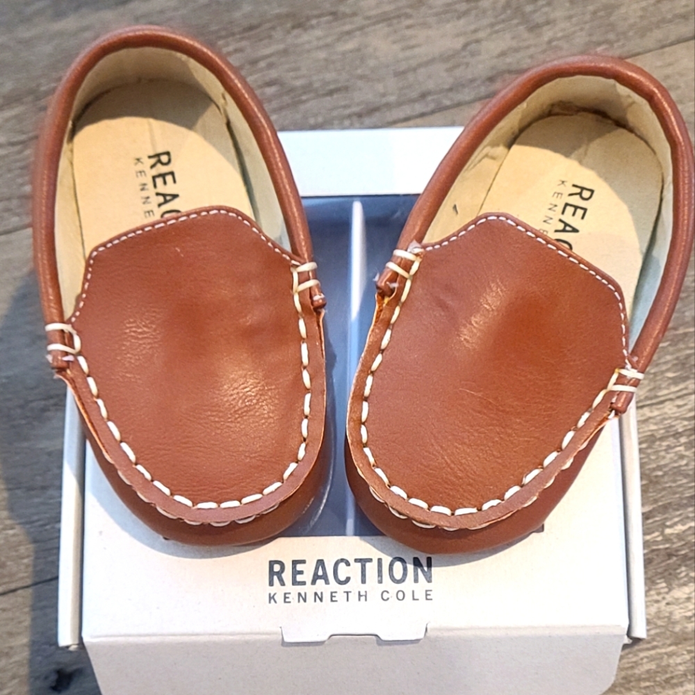 NWB Kenneth Cole Dress Crib Shoes Size 4